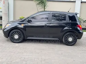 Toyota IST 2003