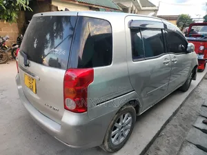 Toyota Raum 1.5 FWD 2005 Silver