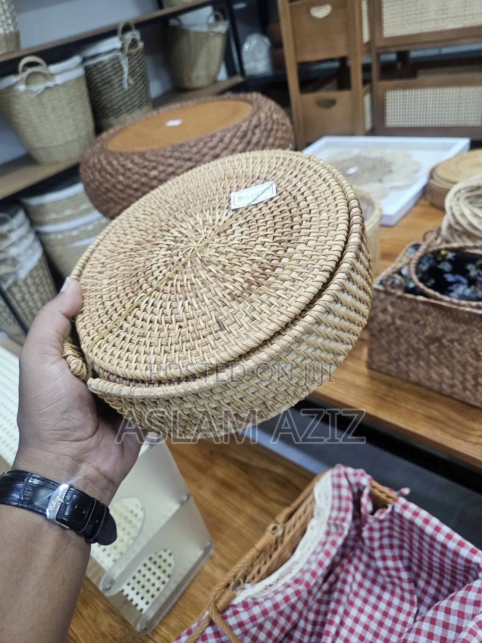 Round Woven Lidded Bread Basket).