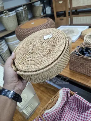Round Woven Lidded Bread Basket).