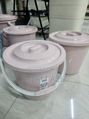 Plastic Buckets With Lids)
