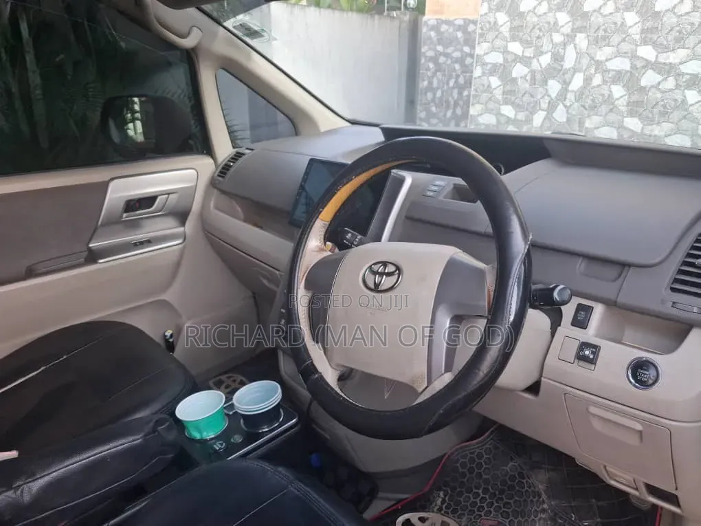 Toyota Noah 2009 Black
