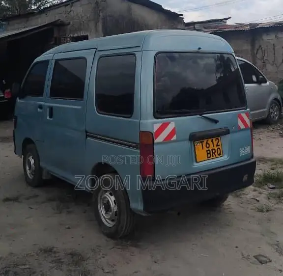 Nissan Serena 2000 Blue