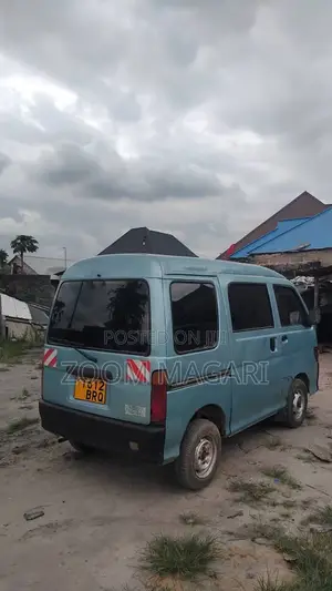 Nissan Serena 2000 Blue