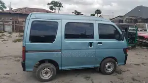 Nissan Serena 2000 Blue