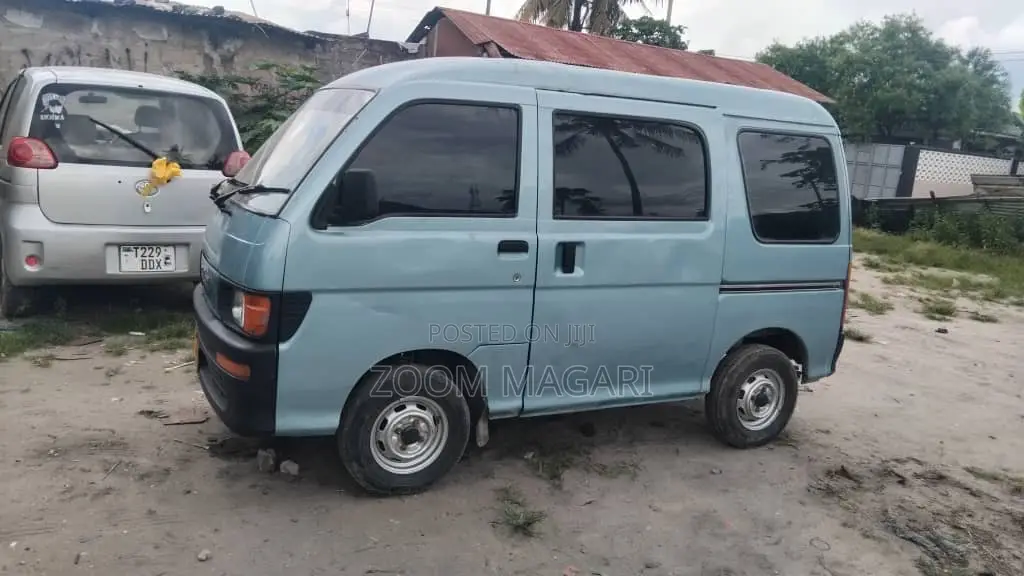 Nissan Serena 2000 Blue