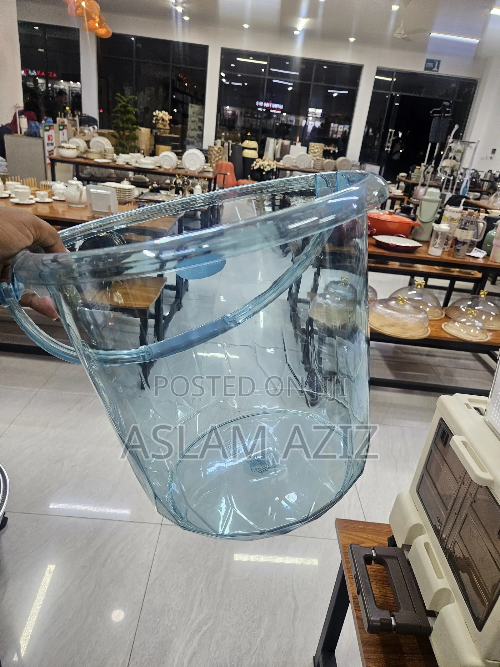Plastic Mixing Bowl With A Handle