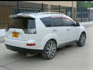 Mitsubishi Outlander 2010 White