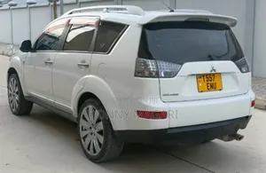 Mitsubishi Outlander 2010 White