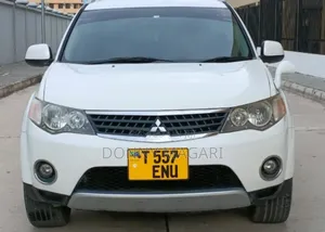 Mitsubishi Outlander 2010 White