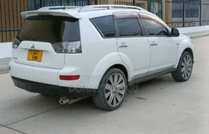 Mitsubishi Outlander 2010 White