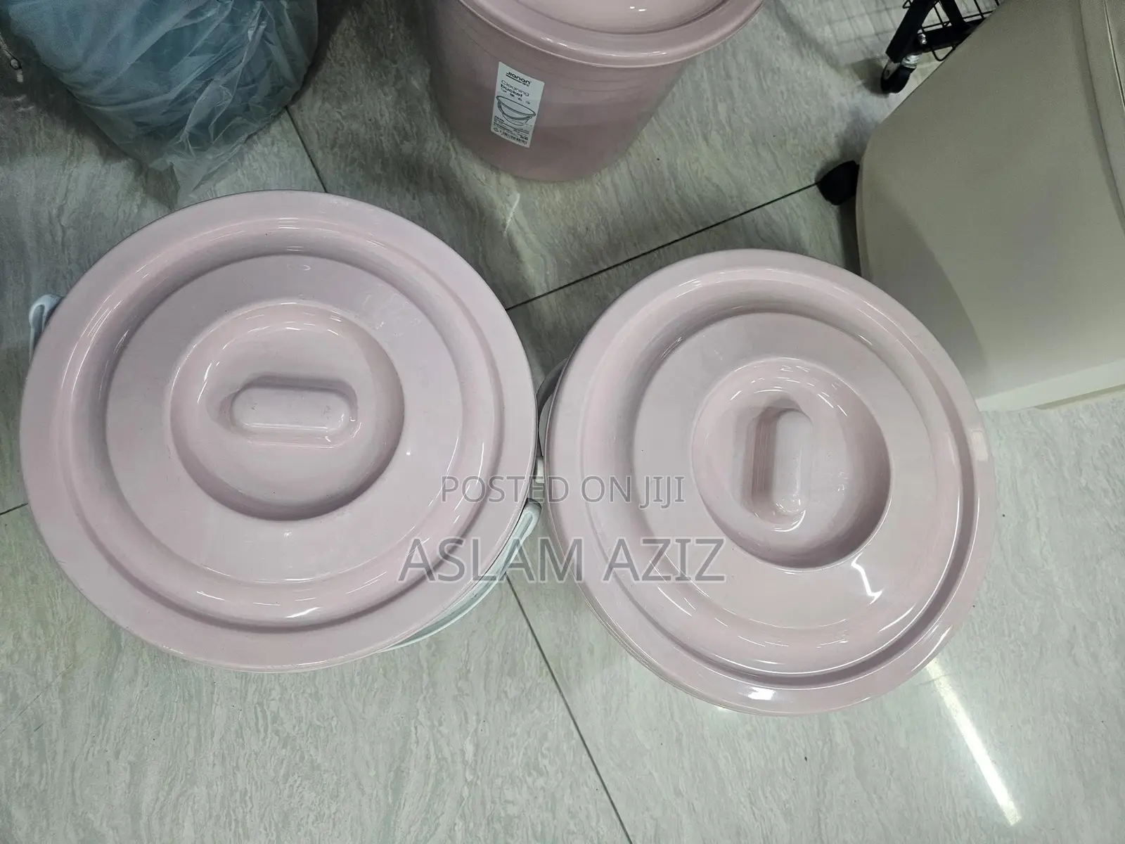 Plastic Buckets With Lids)