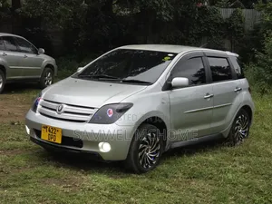 Toyota IST 2003 Silver