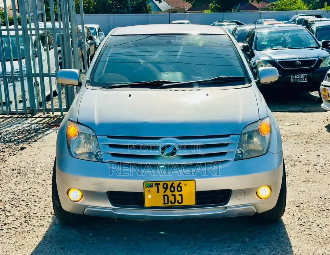 Toyota IST 2004 Silver