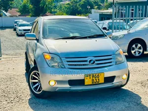 Toyota IST 2004 Silver
