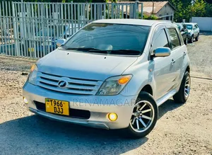 Toyota IST 2004 Silver