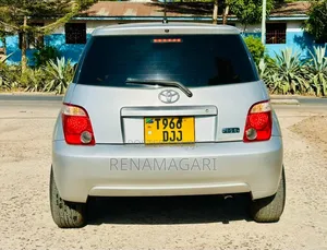 Toyota IST 2004 Silver