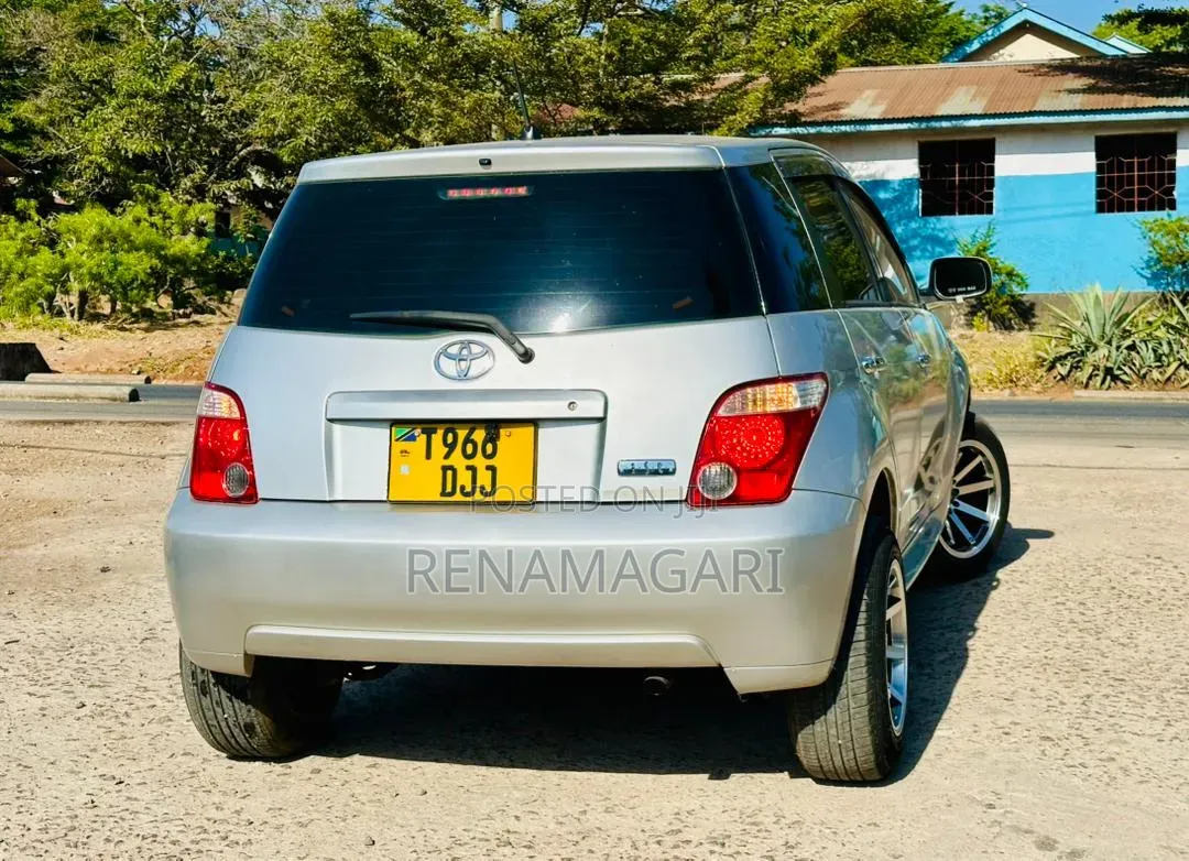 Toyota IST 2004 Silver