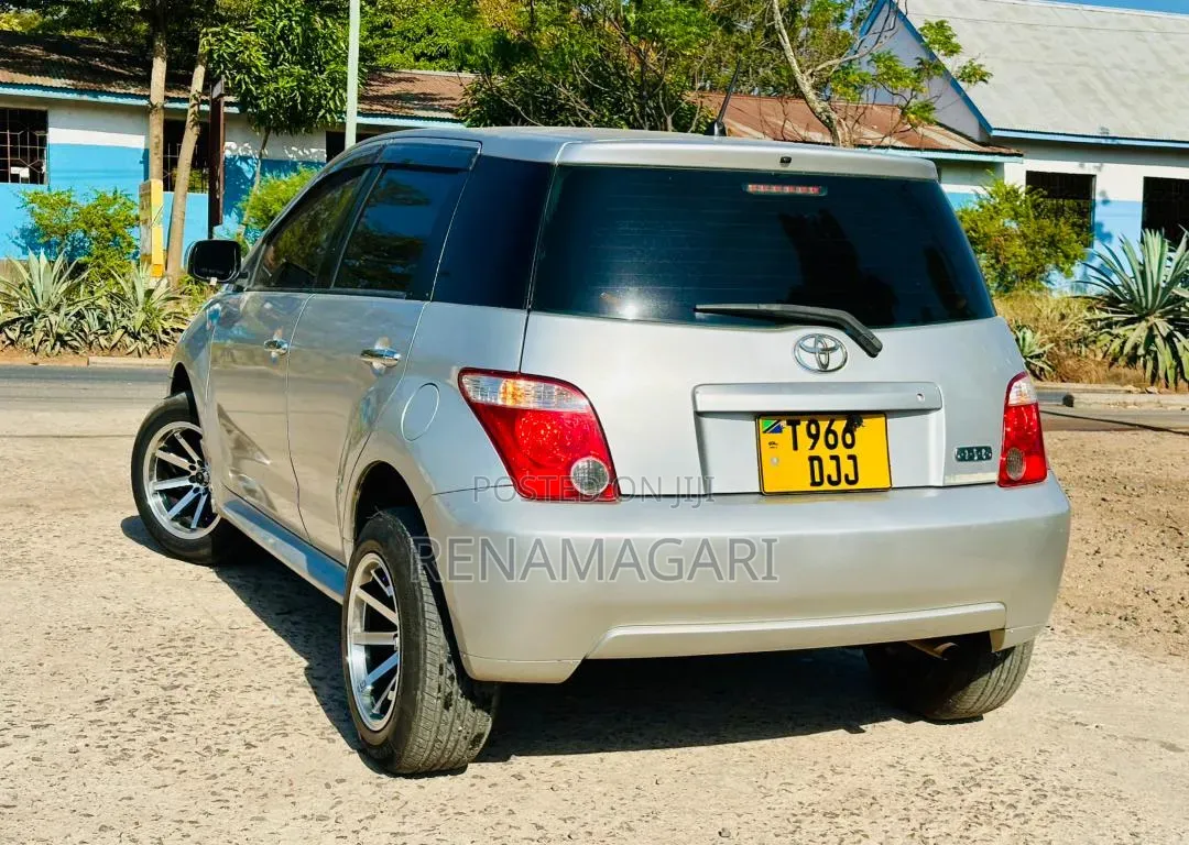 Toyota IST 2004 Silver
