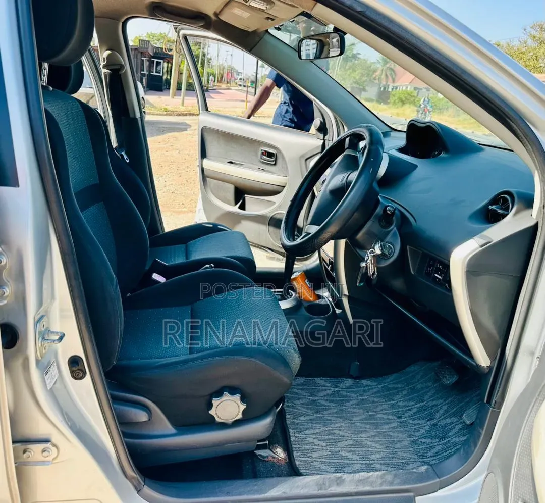 Toyota IST 2004 Silver