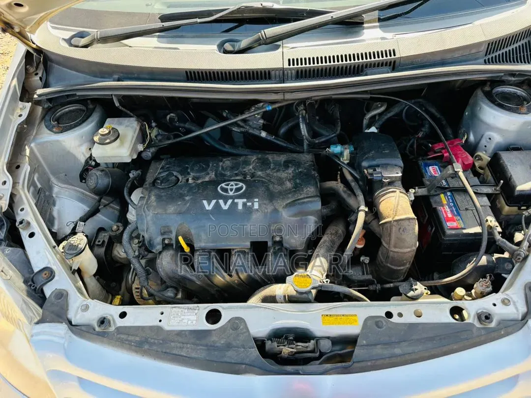 Toyota IST 2004 Silver