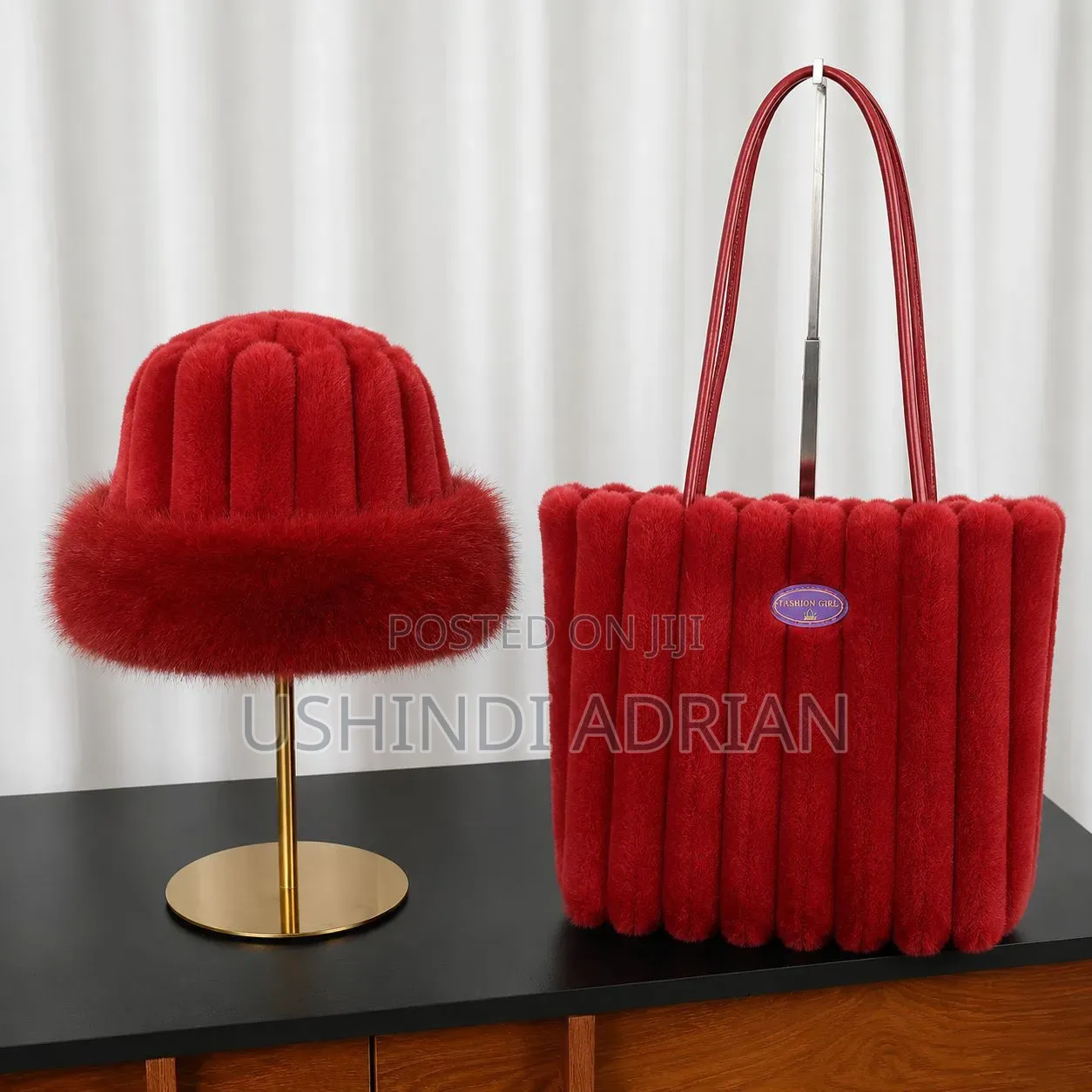Kofia Na Handbags Sasa Zinapatikana Kwa Bei Ya TSH 30,000 Tu Kwa Oda.