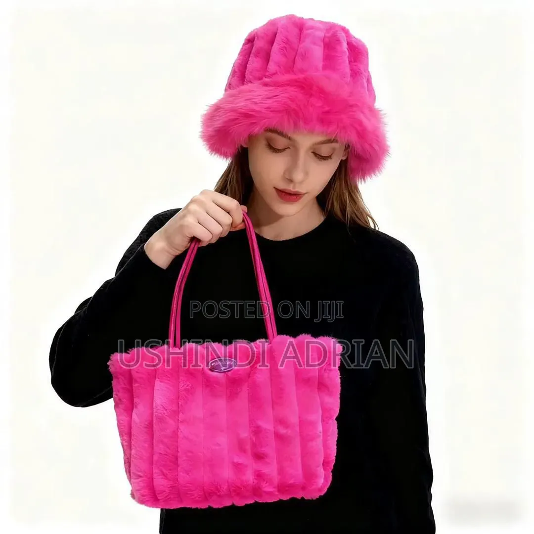Kofia Na Handbags Sasa Zinapatikana Kwa Bei Ya TSH 30,000 Tu Kwa Oda.