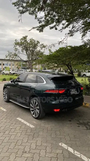 Jaguar F-Pace 2018 Green