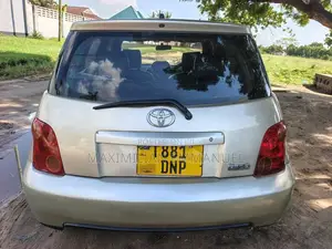 Toyota IST 2005 Brown