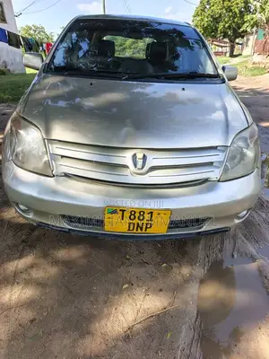 Toyota IST 2005 Brown