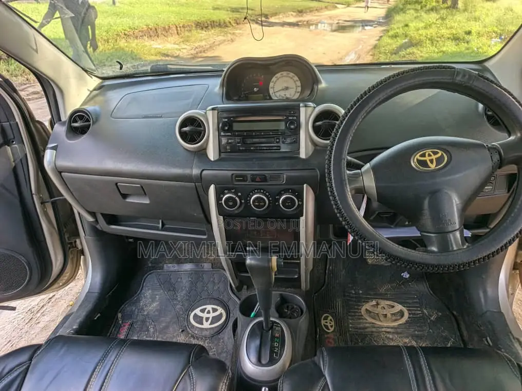 Toyota IST 2005 Brown