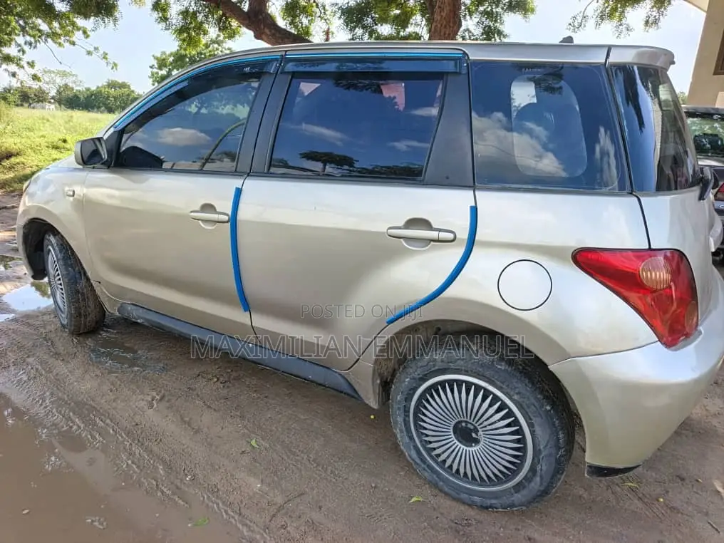 Toyota IST 2005 Brown
