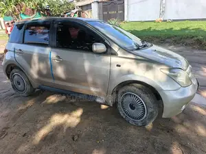 Toyota IST 2005 Brown