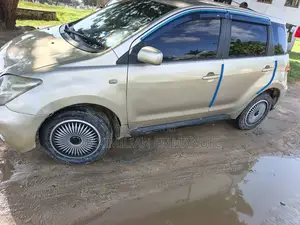 Toyota IST 2005 Brown