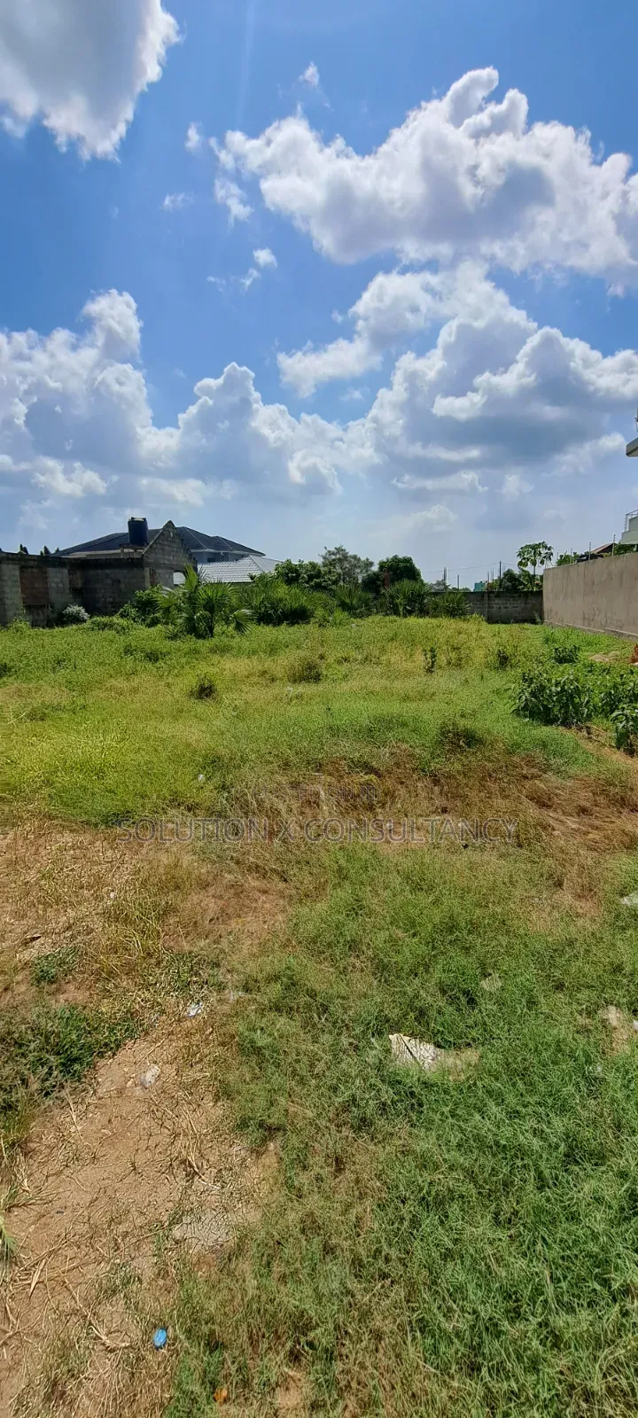 Kiwanja Kinauzwa Mbweni Mpiji Mtaa Mzuri