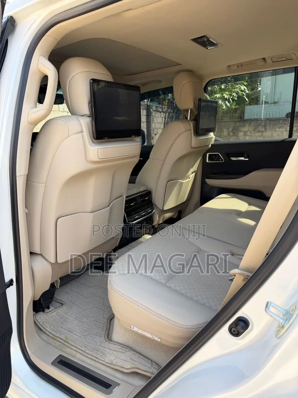 Toyota Land Cruiser LC300 2024 White