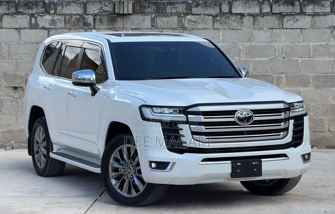 Toyota Land Cruiser LC300 2024 White