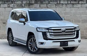 Toyota Land Cruiser LC300 2024 White