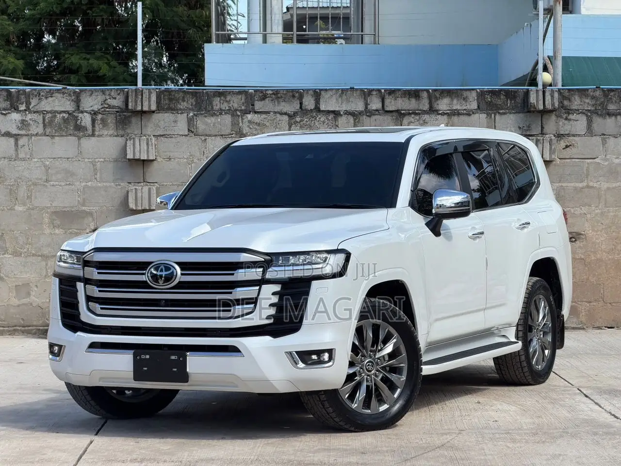 Toyota Land Cruiser LC300 2024 White