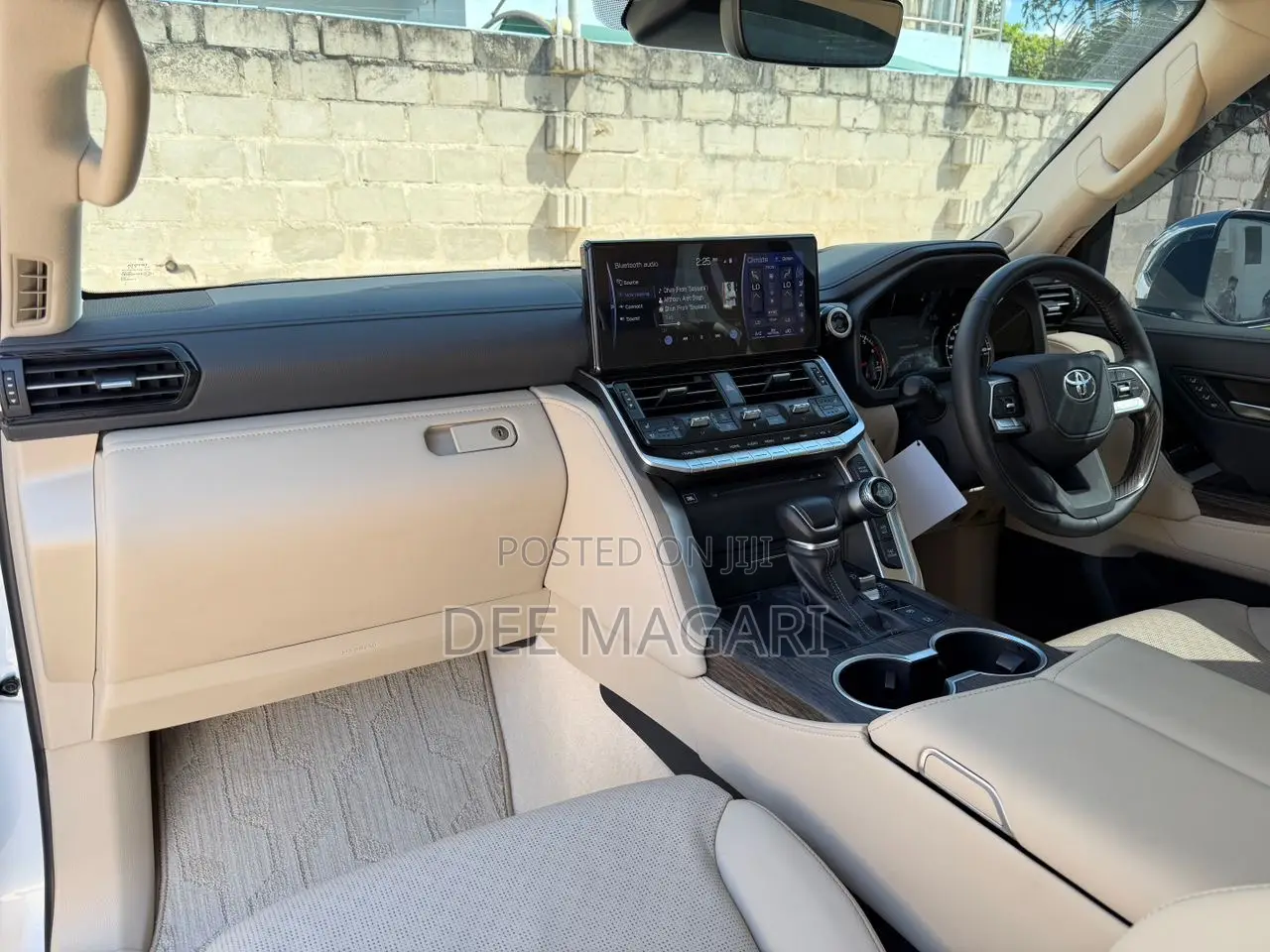 Toyota Land Cruiser LC300 2024 White