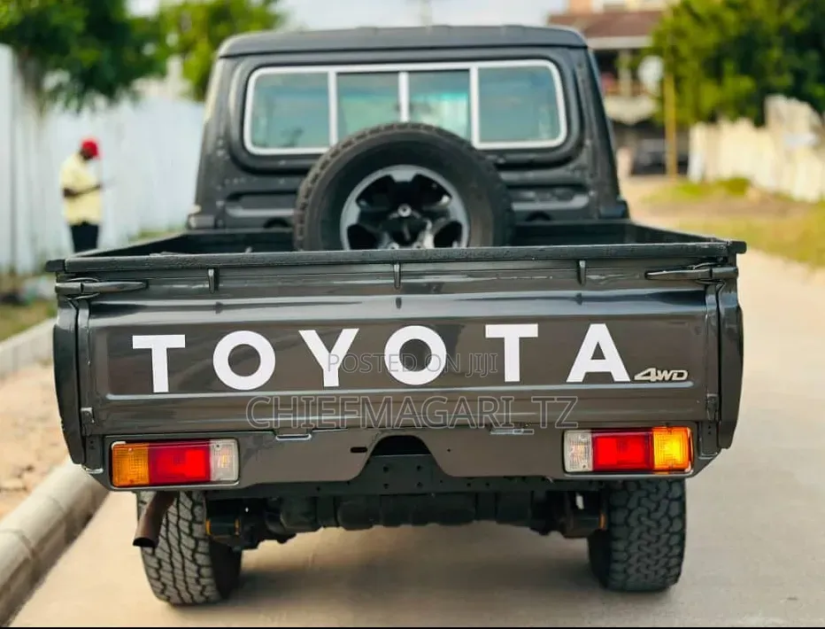 Toyota Land Cruiser 2022 Gray