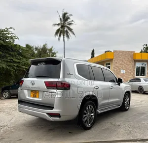 Toyota Land Cruiser 2023 Silver