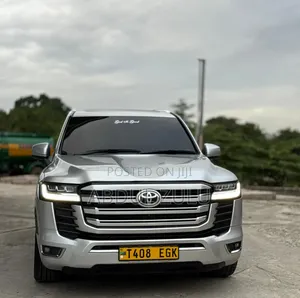 Toyota Land Cruiser 2023 Silver
