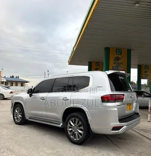 Toyota Land Cruiser 2023 Silver