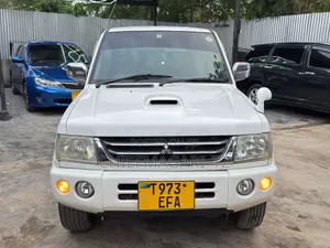 Mitsubishi Pajero 2005 White