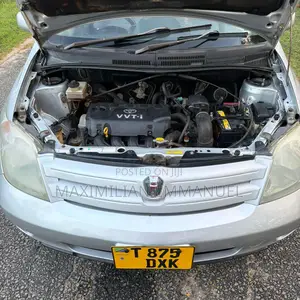 Toyota IST 2005 Silver