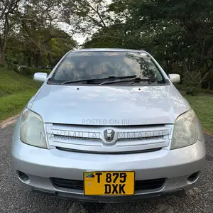 Toyota IST 2005 Silver