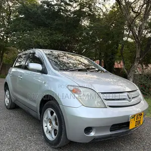 Toyota IST 2005 Silver