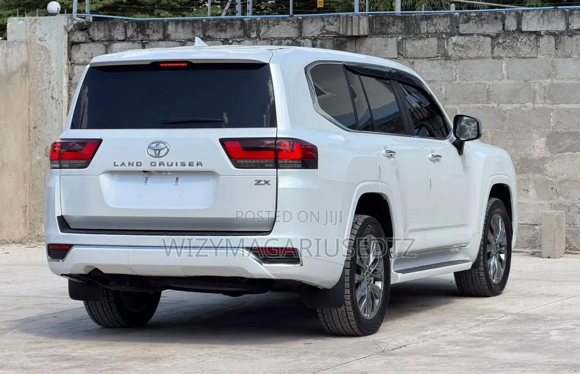 Toyota Land Cruiser 2024 Off white