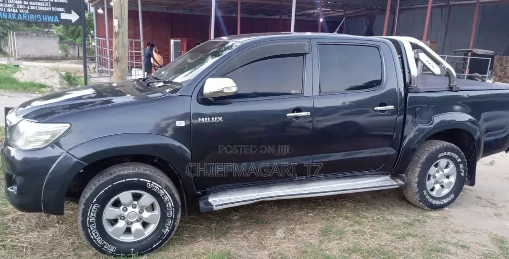 Toyota Hilux 2013 Gray